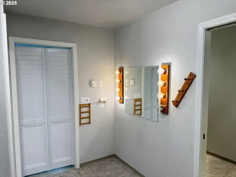 5938 View Loop Florence OR 97439