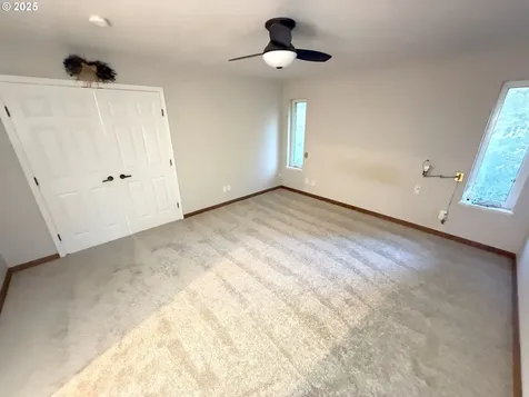 5938 View Loop Florence OR 97439