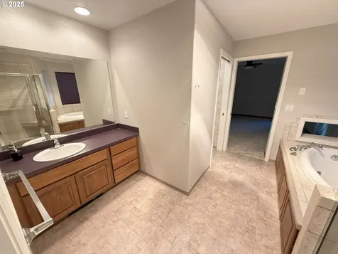 5938 View Loop Florence OR 97439