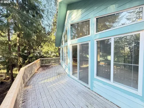 5938 View Loop Florence OR 97439