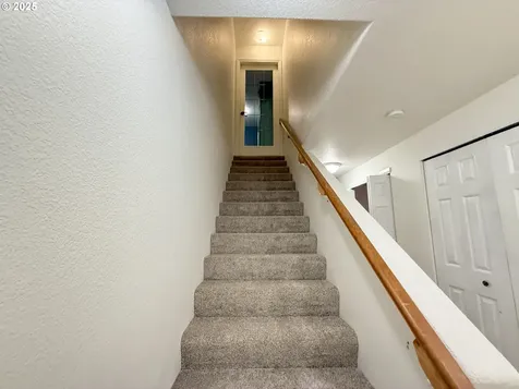 5938 View Loop Florence OR 97439