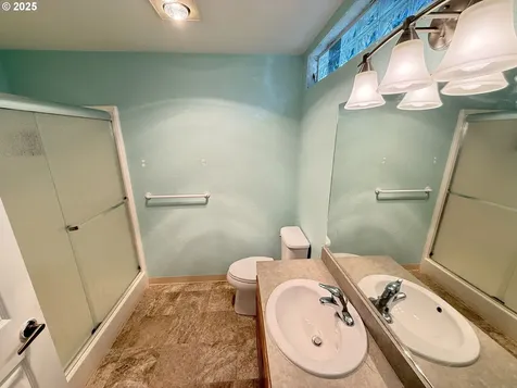 5938 View Loop Florence OR 97439