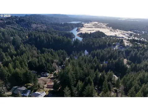 5938 View Loop Florence OR 97439
