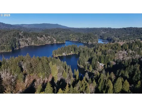 5938 View Loop Florence OR 97439