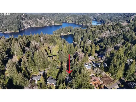 5938 View Loop Florence OR 97439