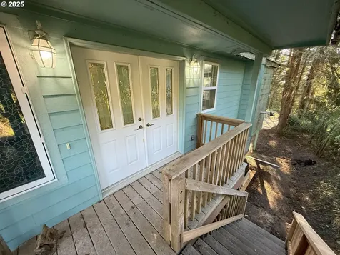 5938 View Loop Florence OR 97439