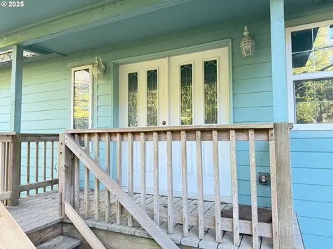 5938 View Loop Florence OR 97439