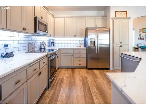 1181 S 41st Street Springfield OR 97478