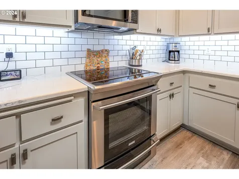 1181 S 41st Street Springfield OR 97478