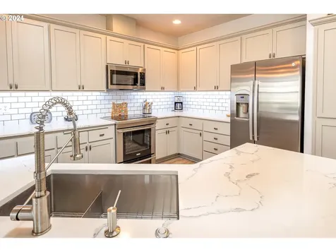 1181 S 41st Street Springfield OR 97478