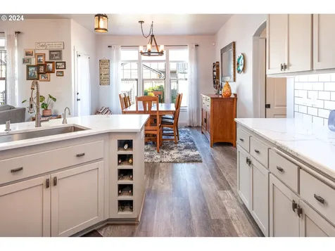 1181 S 41st Street Springfield OR 97478