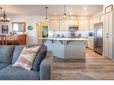 1181 S 41st Street Springfield OR 97478