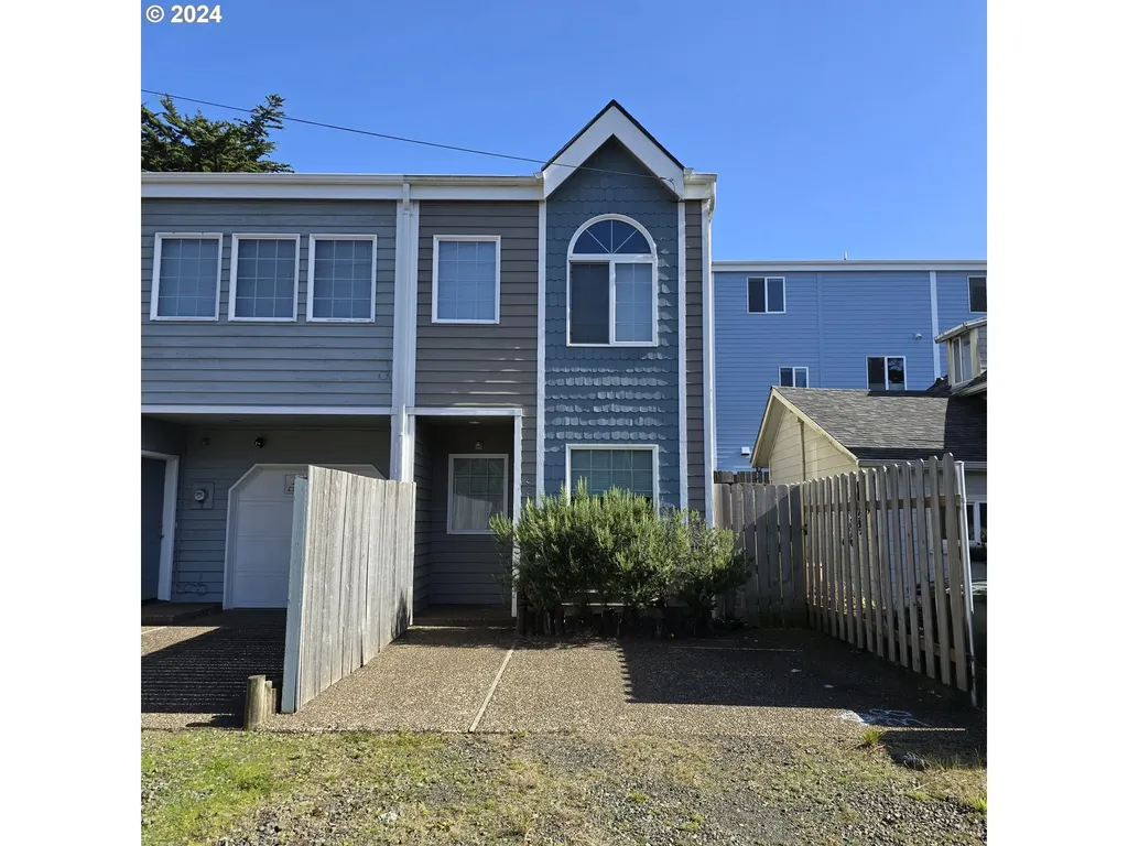 935 SW 12th Street Newport OR 97365