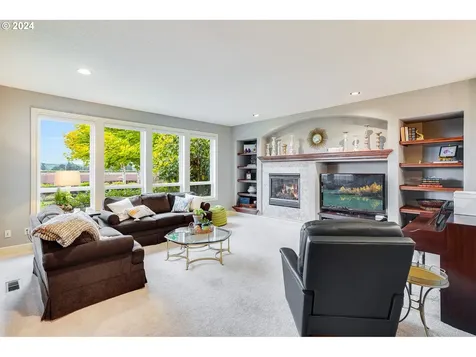 1582 S Redwood Street Canby OR 97013