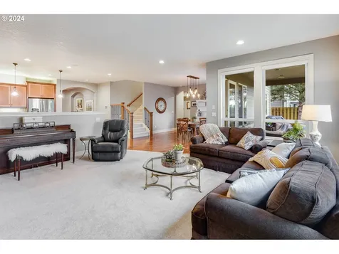 1582 S Redwood Street Canby OR 97013