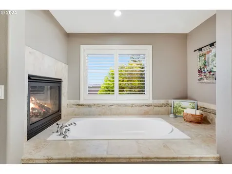 1582 S Redwood Street Canby OR 97013