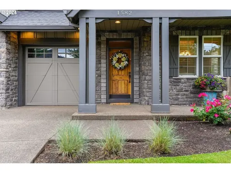 1582 S Redwood Street Canby OR 97013