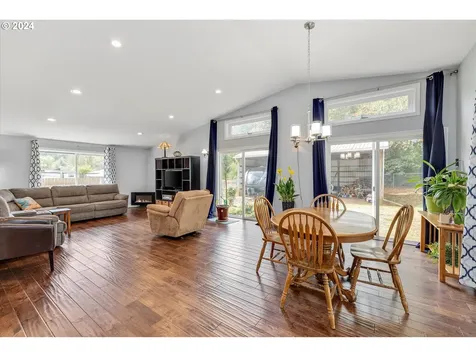 21875 S Foothills Avenue Oregon City OR 97045