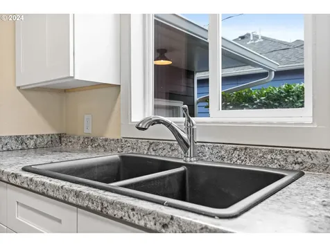 1770 Yew Street SE Salem OR 97302