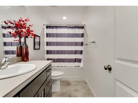 2560 Fieldcress Road Eugene OR 97403
