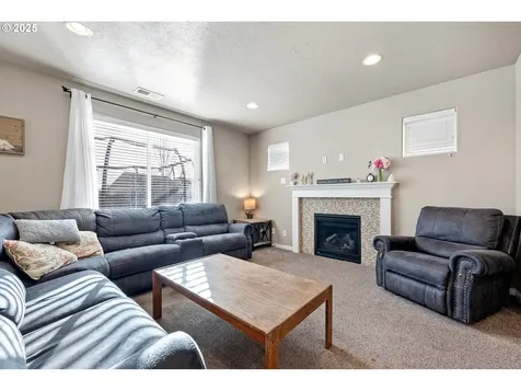 1157 Ambrosia Avenue Junction City OR 97448