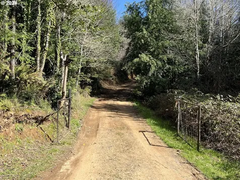 57464 Cherry Creek Road Myrtle Point OR 97458