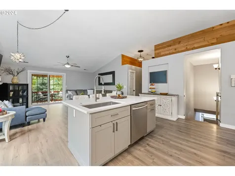 15741 Se Upman Way Damascus OR 97089