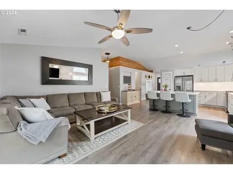15741 Se Upman Way Damascus OR 97089