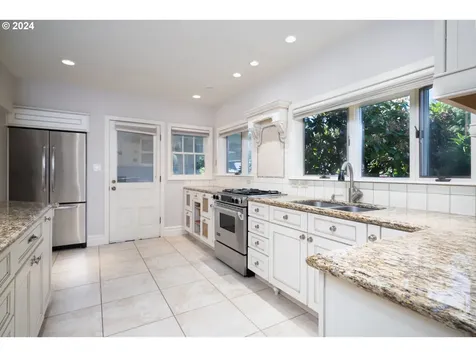 313 W Chapman Avenue Roseburg OR 97470