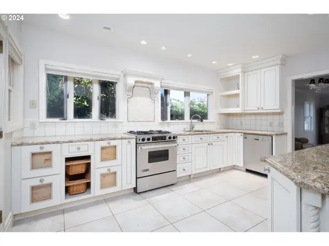 313 W Chapman Avenue Roseburg OR 97470