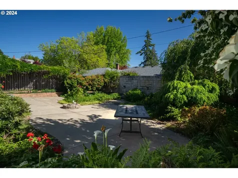 313 W Chapman Avenue Roseburg OR 97470