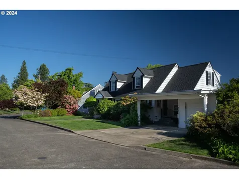 313 W Chapman Avenue Roseburg OR 97470