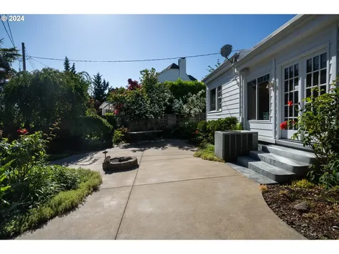 313 W Chapman Avenue Roseburg OR 97470