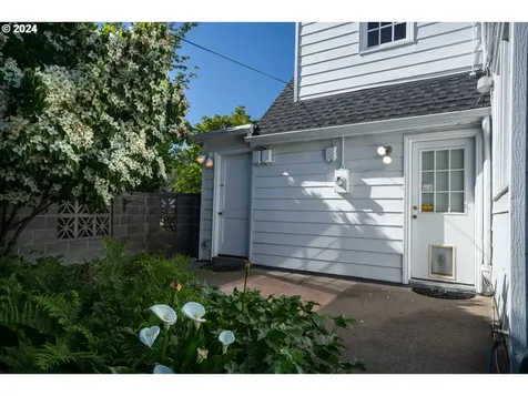 313 W Chapman Avenue Roseburg OR 97470