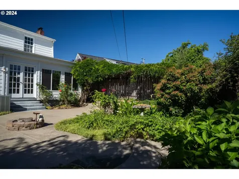 313 W Chapman Avenue Roseburg OR 97470