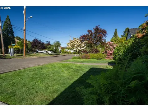 313 W Chapman Avenue Roseburg OR 97470