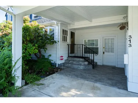 313 W Chapman Avenue Roseburg OR 97470