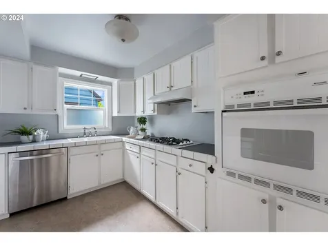 4215 Se Woodward Street Portland OR 97206
