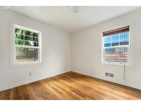4215 Se Woodward Street Portland OR 97206