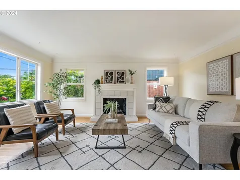 4215 Se Woodward Street Portland OR 97206