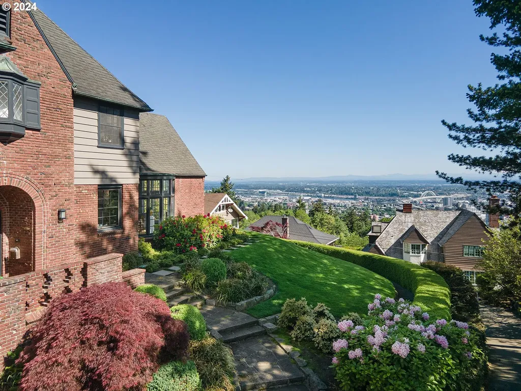 1740 SW Hawthorne Terrace Portland OR 97201