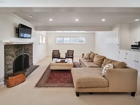 1740 SW Hawthorne Terrace Portland OR 97201