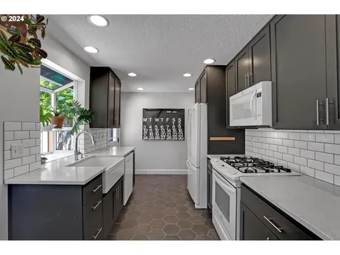 7502 Sw 32nd Avenue Portland OR 97219