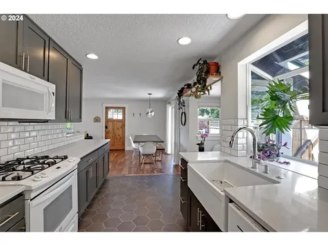 7502 Sw 32nd Avenue Portland OR 97219