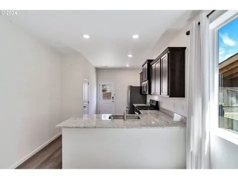 1409 W 15th Avenue La Center WA 98629