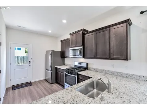 1409 W 15th Avenue La Center WA 98629