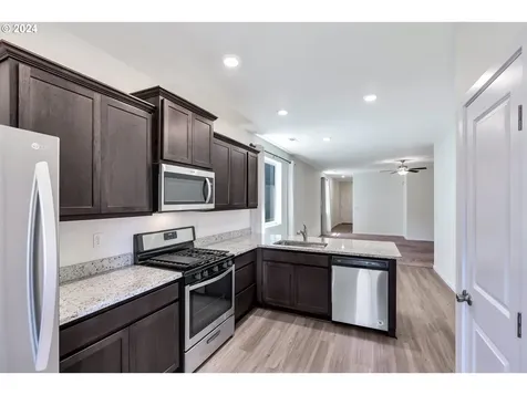 1409 W 15th Avenue La Center WA 98629