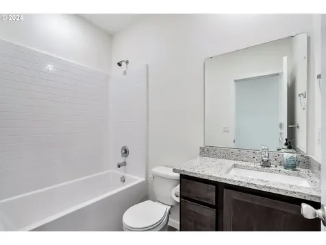 1409 W 15th Avenue La Center WA 98629