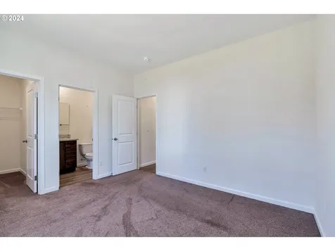 1409 W 15th Avenue La Center WA 98629