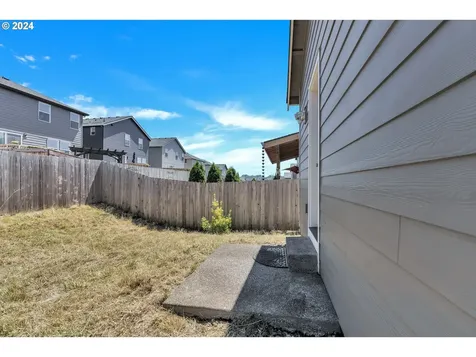 1409 W 15th Avenue La Center WA 98629